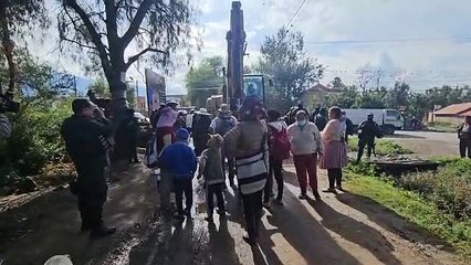 Pese al resguardo policial, vecinos impiden ingreso de maquinaria para construcción de planta de agua