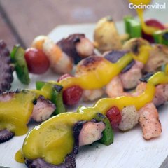 Brochetas de mariscos a la plancha