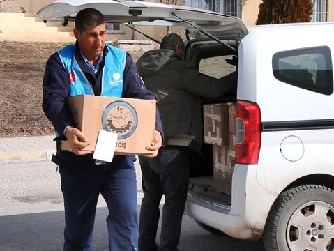 Erciş Belediyesinden depremzede ailelere gıda desteği