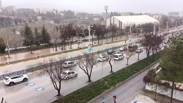 ELAZIĞ'DA SAĞANAK; CADDE VE SOKAKLAR SUYLA DOLDU