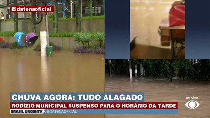Casa é invadida pela água da chuva na zona sul de SP 14/03/2023 12:48:37