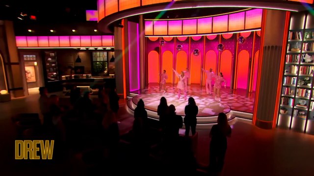 Meghan Trainor chante son tube Made You Look en live