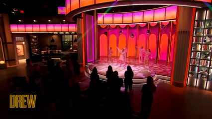 Meghan Trainor chante son tube "Made You Look" en live