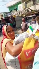 दुकान मालिक - किराएदार के बीच विवाद , मालिक की  पत्नी आग से झुलसी , एसएमएस में भर्ती