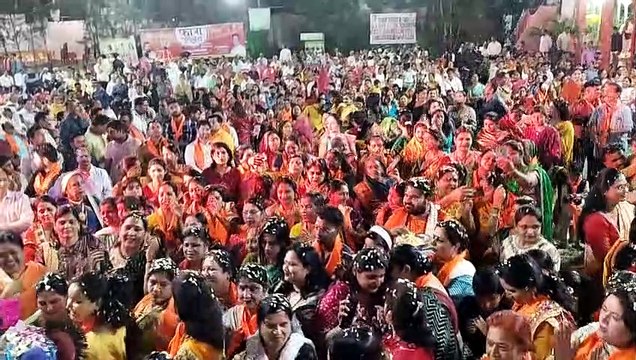 हंसदास मठ मेें ऐसे मना फाग उत्सव, महिलाओंं ने फूलों से खेली होली।