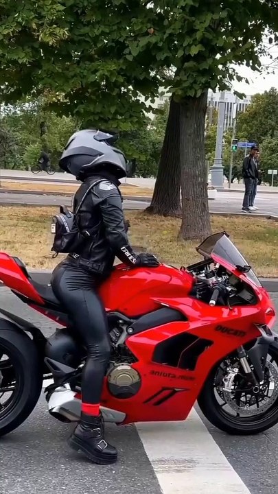 Girl bike and boy inpareshan