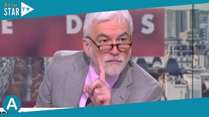 Pascal Praud quitte son siège en direct pour se moquer d'un invité, scène lunaire dans L'heure des p