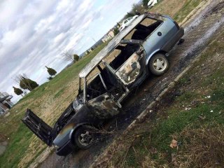 Park halindeki otomobil alev alev yandı