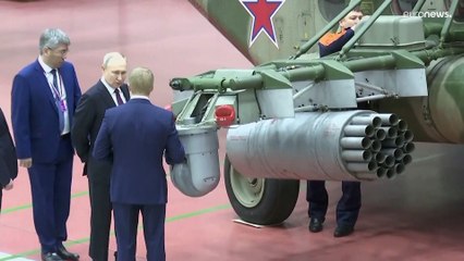 شاهد: بوتين يزور مصنعاً لصناعة الطائرات العسكرية ويقول إن روسيا تخوض قتالاً وجودياً في أوكرانيا