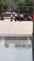 ¡Llueven los puñetazos! guardias de la UNAH agarran a golpes a jóvenes dentro del campus