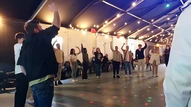 L'acteur Laurent Ournac forme les futurs animateurs des Campings Paradis au Barcarès