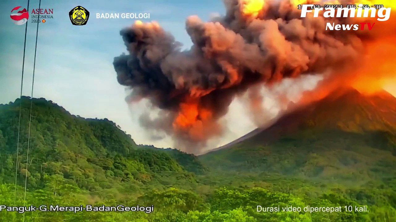 Momen Gunung Merapi Muntahkan Awan Panas dengan Jarak Luncur 1600 m ke Arah Kali Krasak
