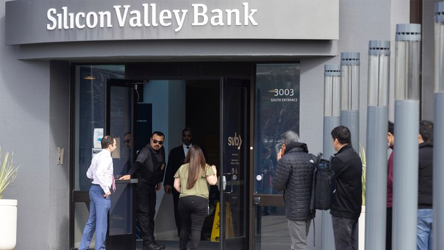 ما وراء الخبر- أزمة بنك وادي السيليكون.. بداية ركود اقتصادي جديد أم سحابة صيف عابرة؟