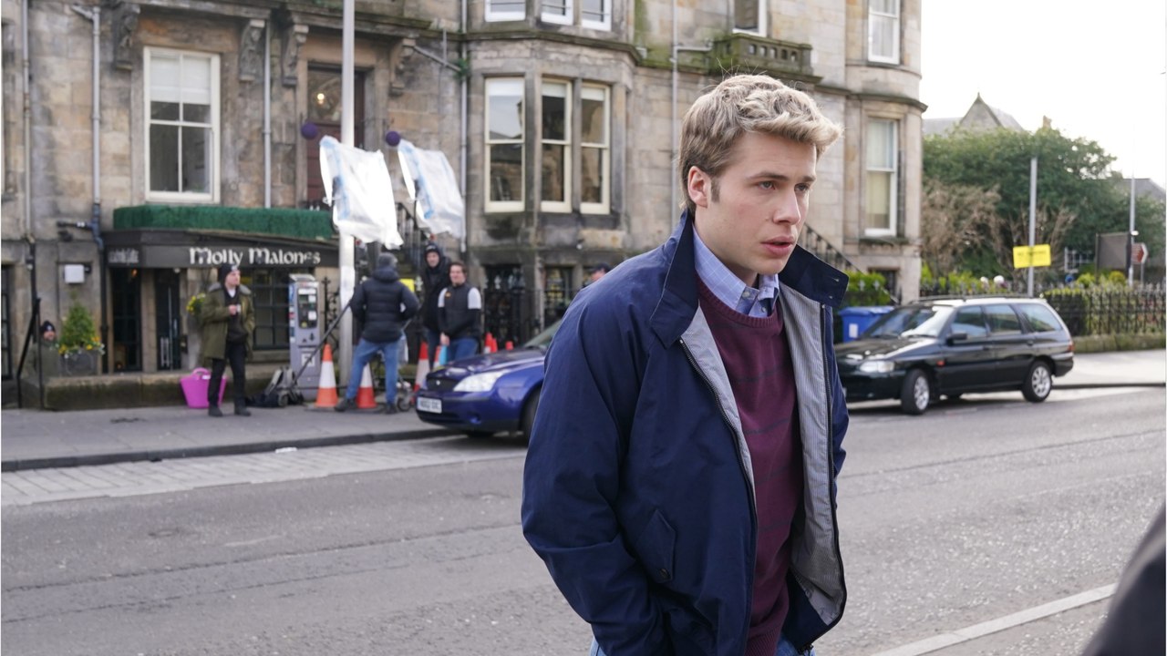 Voici - The Crown (Netflix) : découvrez les premières images de l'acteur qui incarnera le prince William