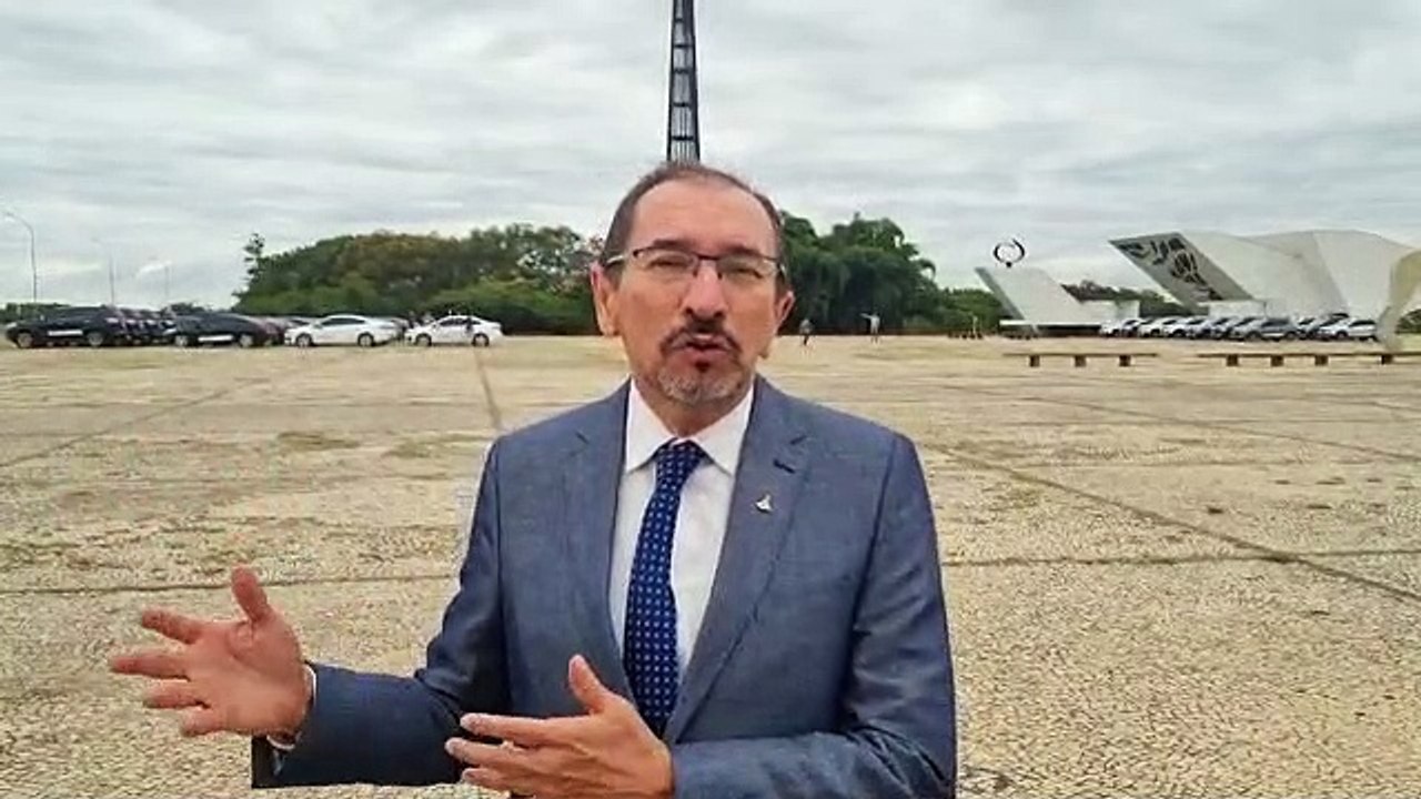 Secretário de Cultura e Economia Criativa, Bartolomeu Rodrigues, lamenta pelo uso da calçada da Praça dos Três Poderes