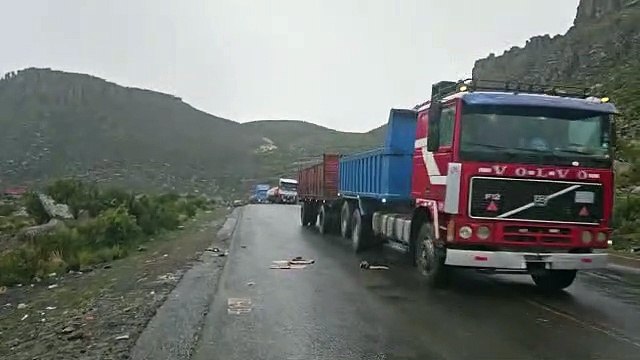 Potosí: determinan cuarto intermedio en bloqueos para el libre tránsito de buses y camiones 