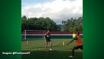 Marcelo treina com os companheiros no CT do Fluminense