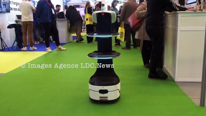 Christophe Pilois, Keenon Robotics au Salon Food Hotel Tech. Paris/France - 14 Mars 2023