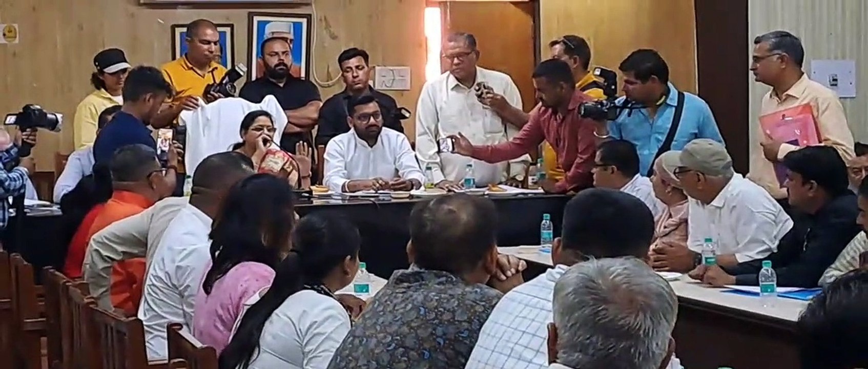 96 मिनट तक चर्चा , 183 करोड़ का बजट पारित- एक व...