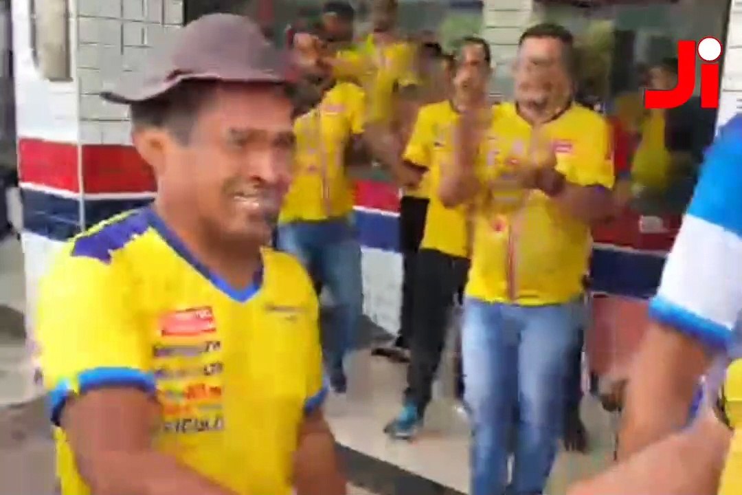 Humorista Bob Guerreiro ganha Hilux de presente do empresário João Lira
