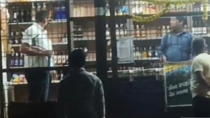 सिवनी: शराब दुकान के अंदर दो युवकों ने की जमकर मारपीट, वीडियो हुआ वायरल