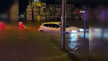 Şanlıurfa'da sağanak yağış sele neden oldu