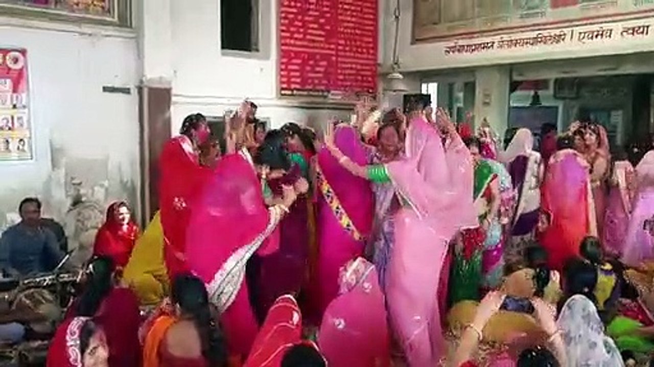 सतरंगी फागोत्सव में खेली फूल-गुलाल से होली