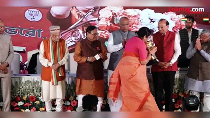 लॉकेट चॅटर्जी यांना सर्वोत्कृष्ट महिला संसदपटू पुरस्कार