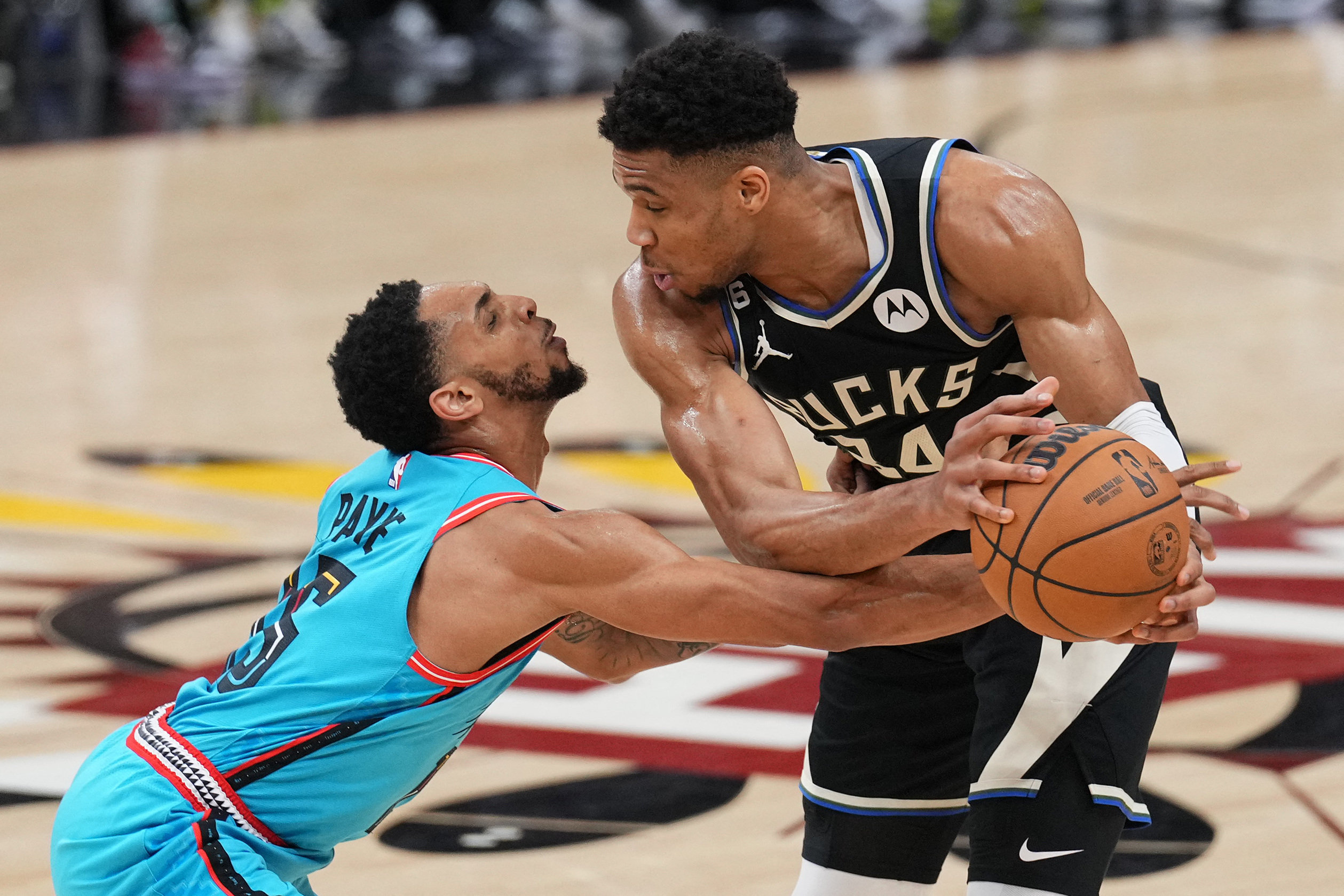 NBA : Les Bucks ont usé les Suns (VF)