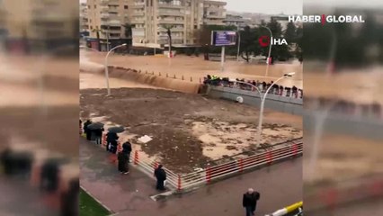 Şanlıurfa'da can pazarı! Sele kapılanlar böyle kurtarıldı