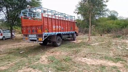 पंजाब से गुजरात ले जाई जा रही अवैध शराब से भरा ट्रक पकड़ा