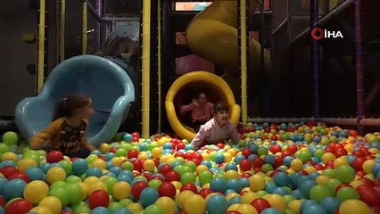 Oyun parkına getirilen depremzede çocuklar, gönüllerince eğlendi