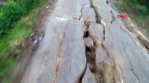 Depremin yıktığı Hatay'da yollardaki insan boyutunda yarıklar!