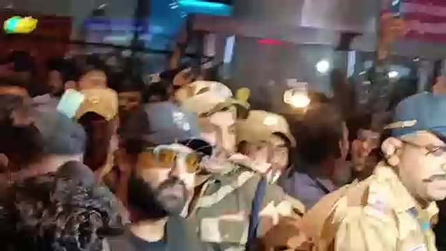 JrNtr mass Welcome to Global encouraging RRR, this award (Oscar) that we've won has only been possible with the love of the audience & the film industry... Grand Welcome to Global Star @tarak9999 by Fans at Hyd Airport 3AM, after hero attending