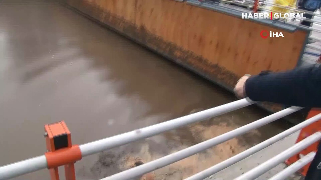 Şanlıurfa'da sel sularından inanılmaz kurtuluş: Mahsur kalan vatandaş kendini böyle kurtardı!