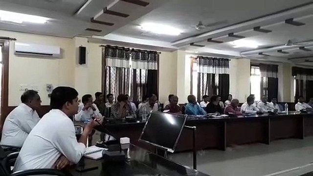 जिला कलक्टर ने की बजट घोषणाओं व फ्लैगशिप योजनाओं की समीक्षा