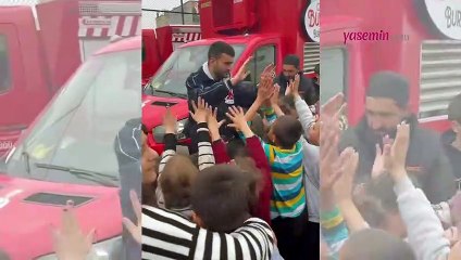CZN Burak yüzleri güldürmeye devam ediyor! İlk günden beri depremzedelerin yanında...