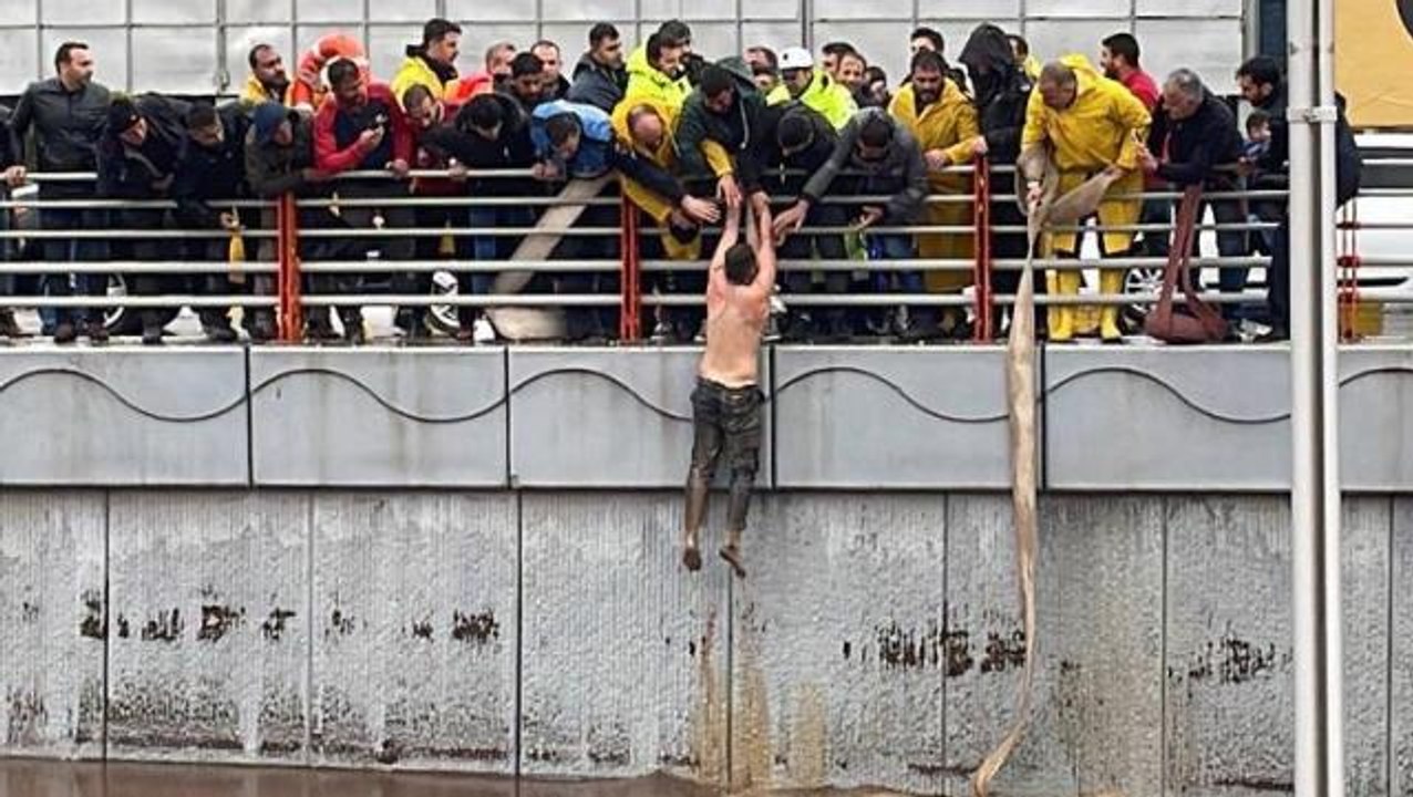 İnanılmaz kurtuluş! Alt geçitte mahsur kalan şahıs, selden böyle kurtuldu