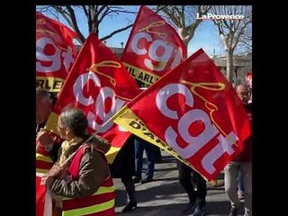 Arles : le cortège est parti
