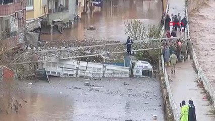 Selde mahsur kalan vatandaşları kurtarma çalışmaları devam ediyor