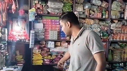 উঃদিনাজপুরঃ ক্রেতা সেজে মুদির দোকানে হাতসাফাই দুস্কৃতিদের!