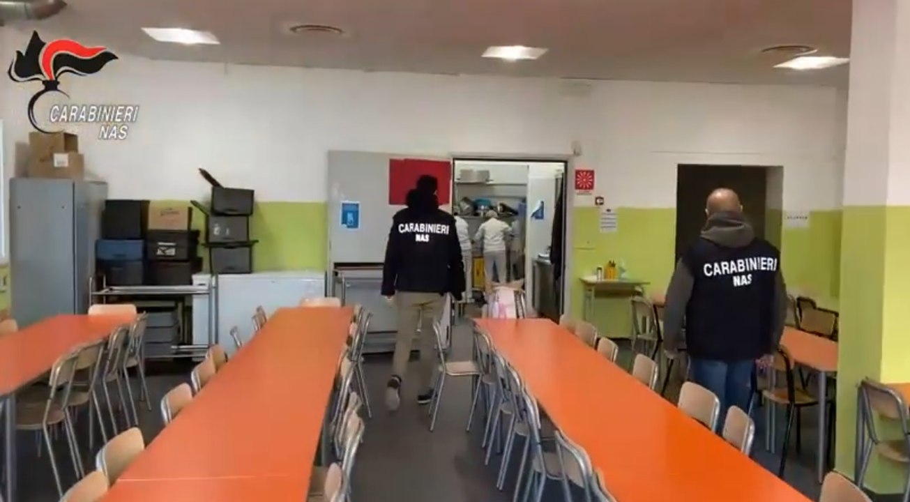 Controlli del Nas nelle mense scolastiche: 31% irregolari, 9 chiuse e 22 denunce (15.03.23)