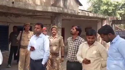मऊ: जिला प्रशासन ने बिजली विभाग में दूसरे संस्था के लोगों की लगाई ड्यूटी, देखें वीडियो