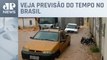 Chuva alaga ruas e deixa carros ilhados na cidade de Cícero Dantas, na Bahia