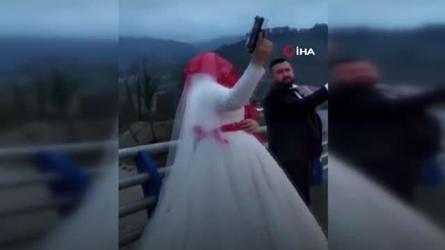 Düğün konvoyunda damat ve gelinden 'pes' dedirten görüntüler: Tabancalarla havaya peş peşe ateş açtılar