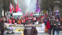 Francia, ancora proteste e disagi alla vigilia del voto decisivo sulla riforma delle pensioni