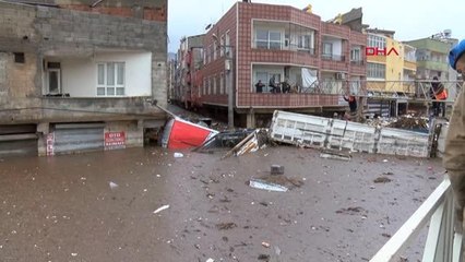 ŞANLIURFA'DA SEL FELAKETİ: BOTLARLA TAHLİYELER SÜRÜYOR