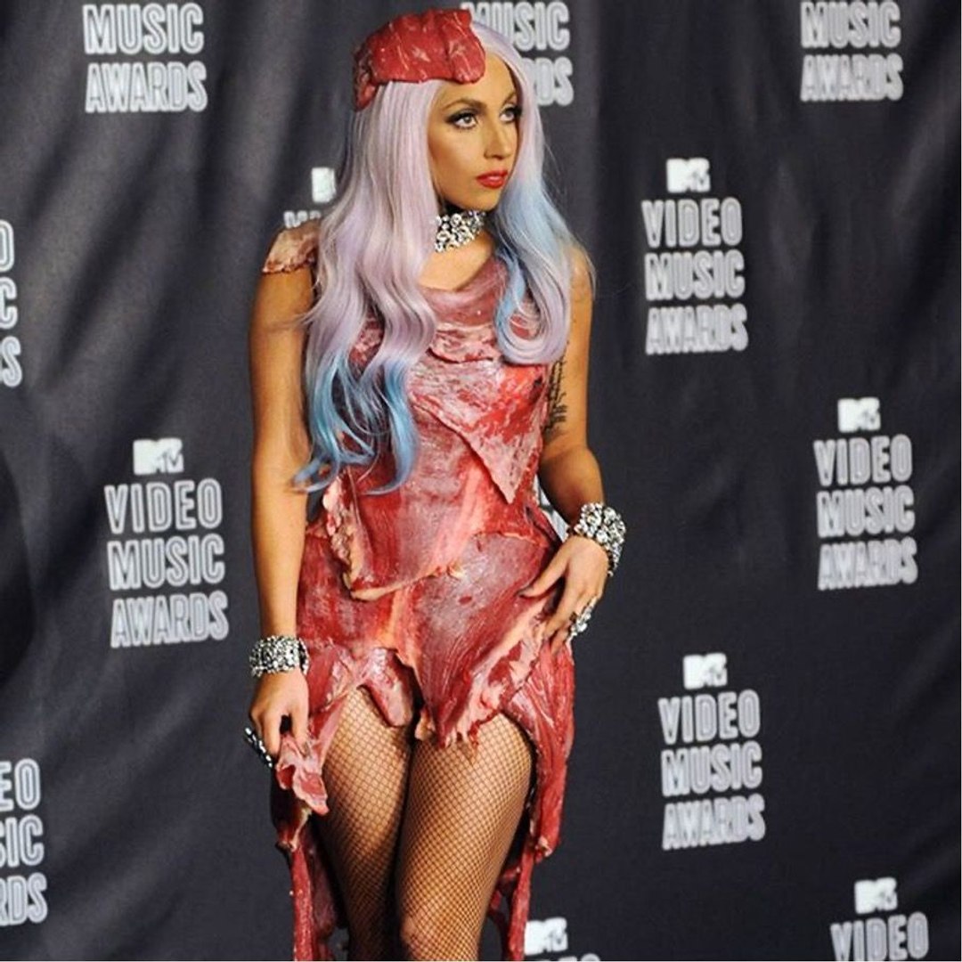 eminem lady gaga meat dress Tenue Robe Viande Lady Gaga Sa Robe En Viande Exposée Au Musée beyonce lady gaga meat dress