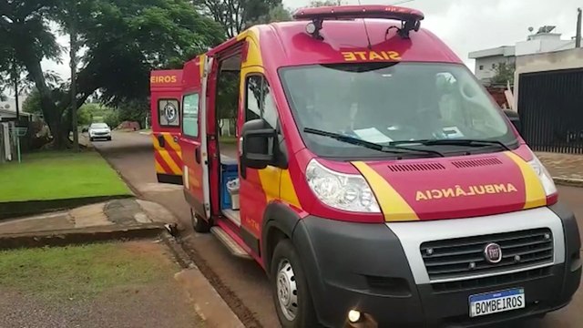 Adolescente sofre queda e tem luxação no joelho