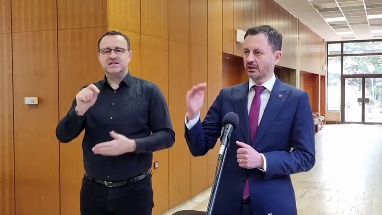 ZÁZNAM: Premiér potvrdil, že o odovzdaní stíhačiek MiG-29 Ukrajine rozhodne vláda